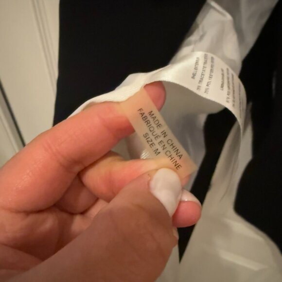 Alice + Olivia Elegant Black Sleeveless Vest - Picture 4 of 7